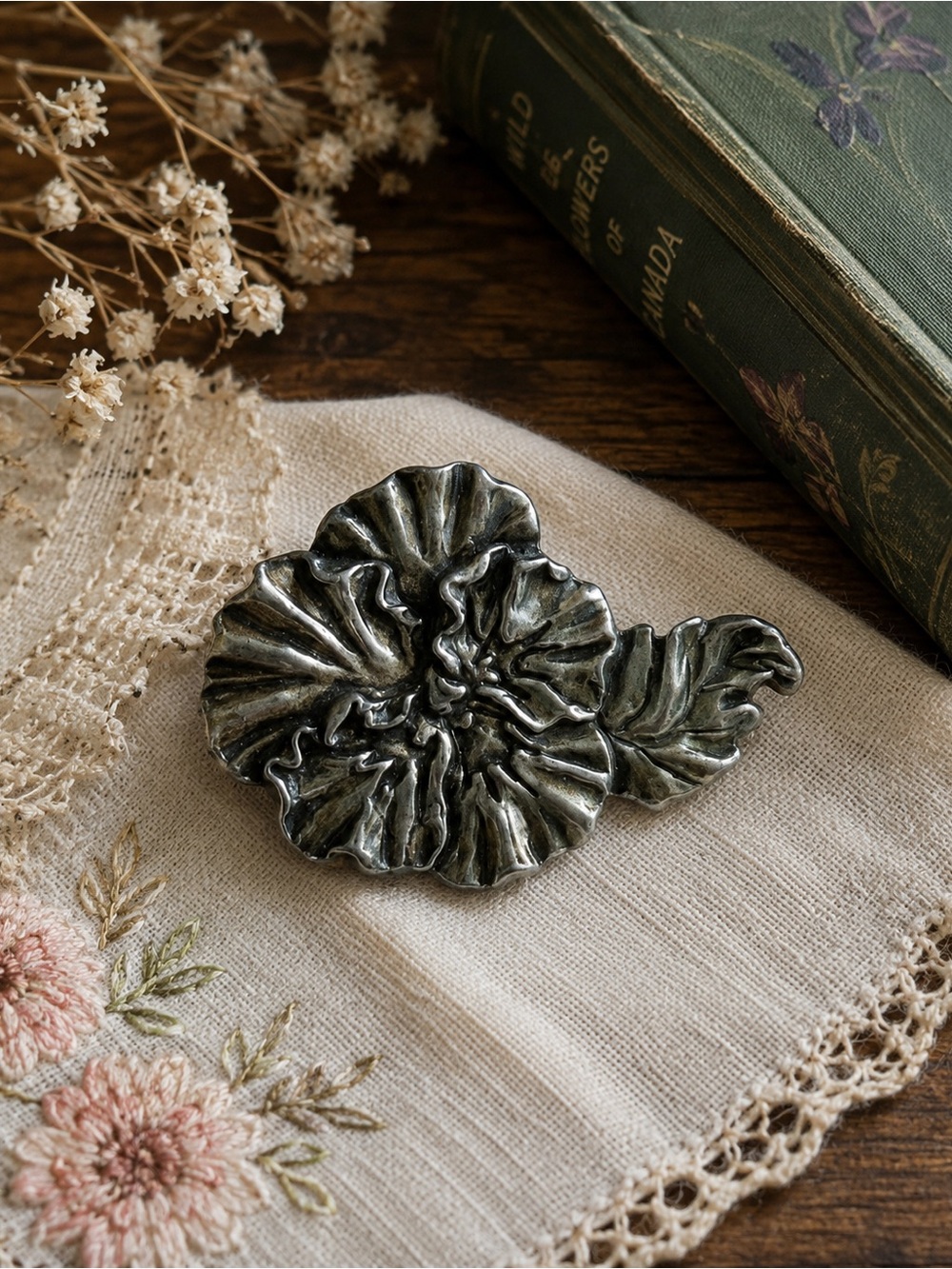 Vintage Seagull Canada 1995 Pansy Flower Pewter Brooch Pin Floral Collectible